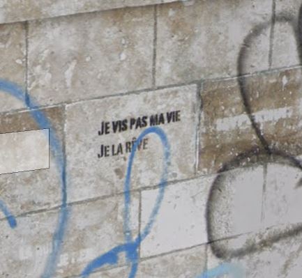 fresque-graffitique-pont-du-petit-parc-joinville-le-pont-je-vis-pas-ma-vie-je la-reve.JPG